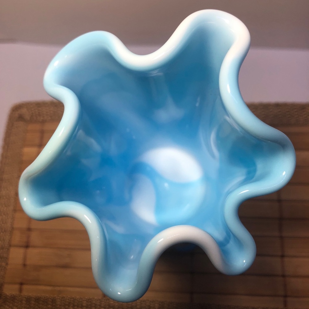 Blue/white small glass vase